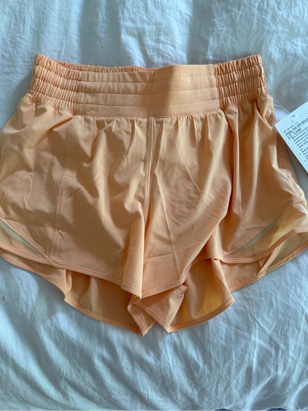 BRAND NEW size 6 LULULEMON. Light Peach HOTTY HOT 2.5” Shorts - Elastic Waist